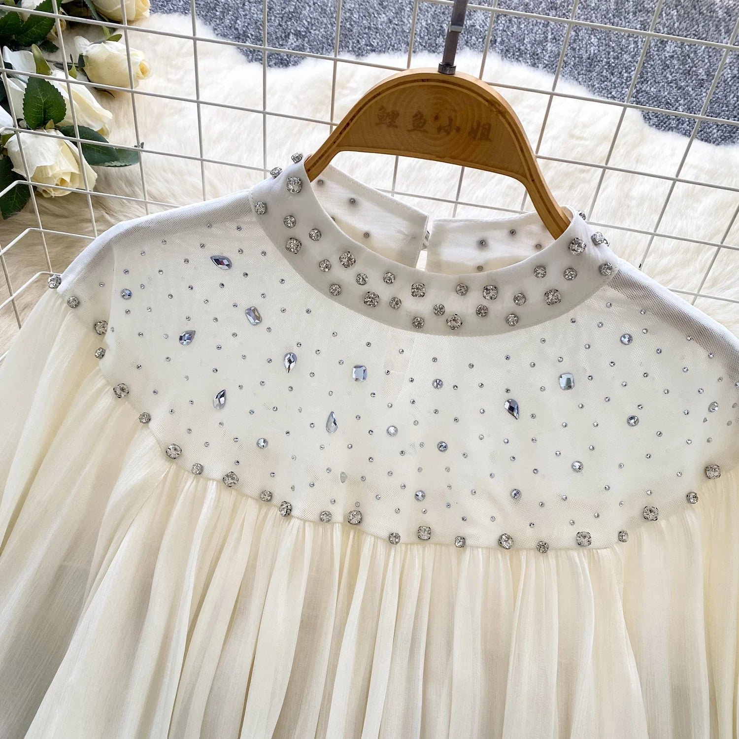 SINGREINY-Blusa de gasa con diamantes para mujer, camisa fina de corte francés con manga acampanada, Top de lujo Irregular plisado de alta calidad