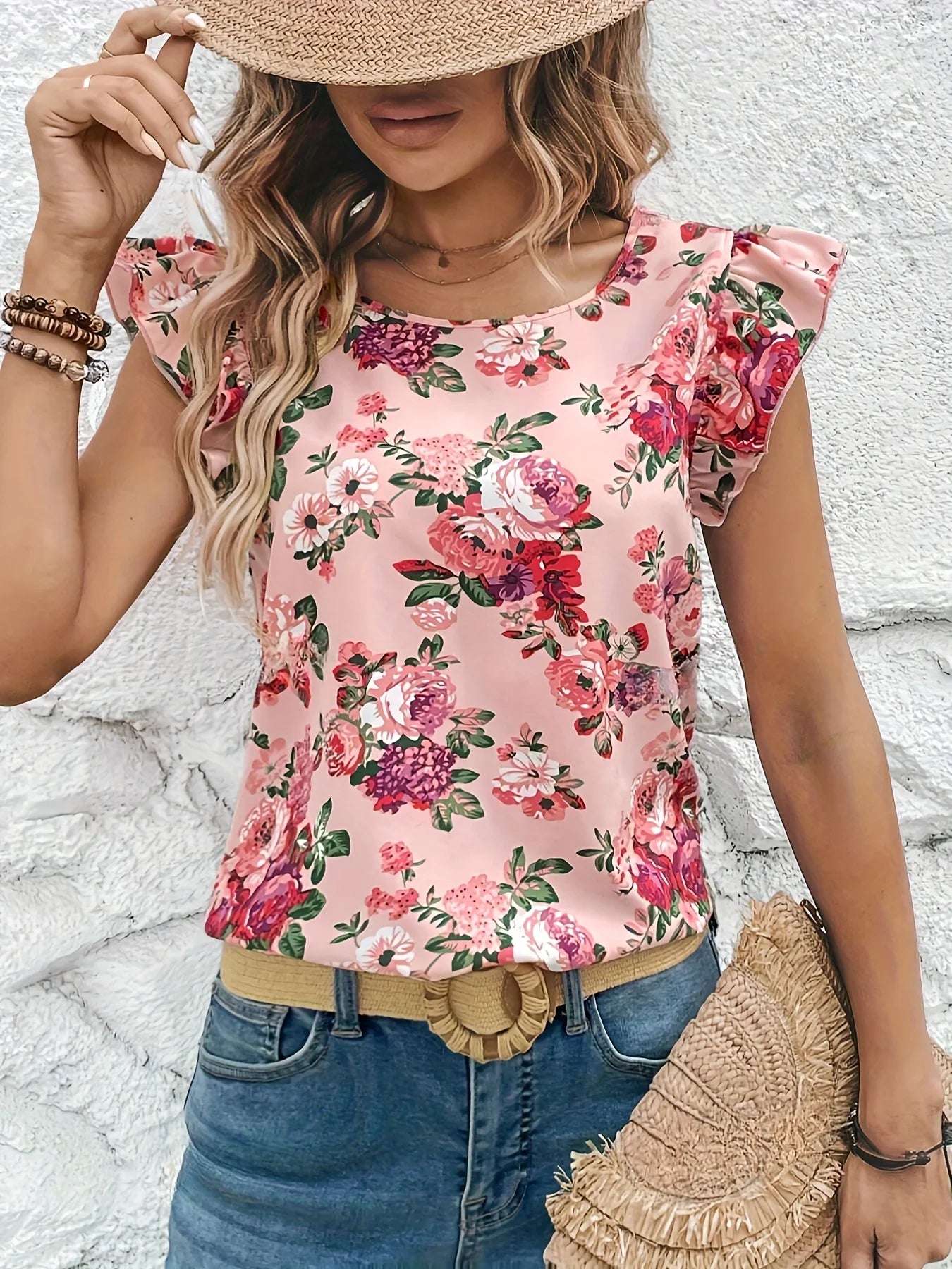 Elegante camisa con cuello redondo y estampado floral con borde de volantes